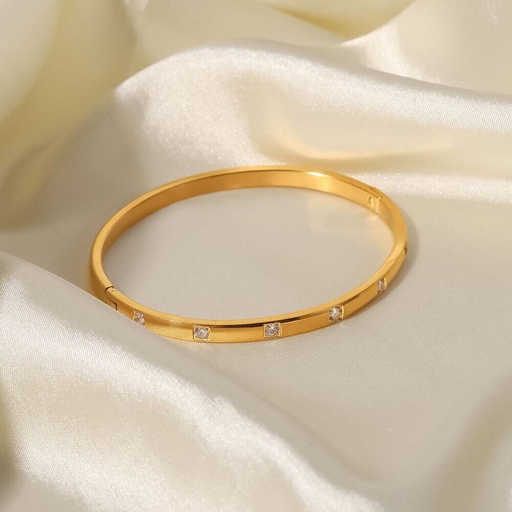 Luxurious 18K Gold Plated Bracelet – Timeless Elegance & Shine