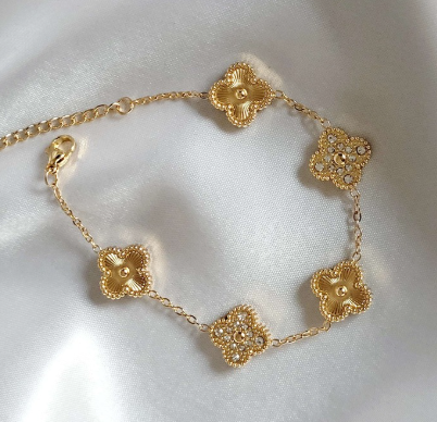 Gold-Plated Clover Bracelet – Elegant & Timeless