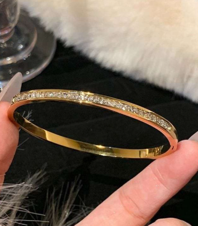 Elegant Gold-Plated Bangle with Sparkling Accents