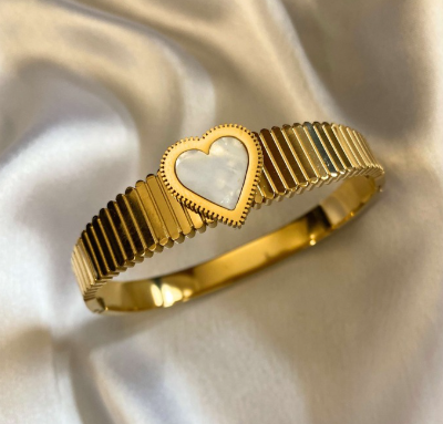 Elegant Gold-Plated Heart Bracelet