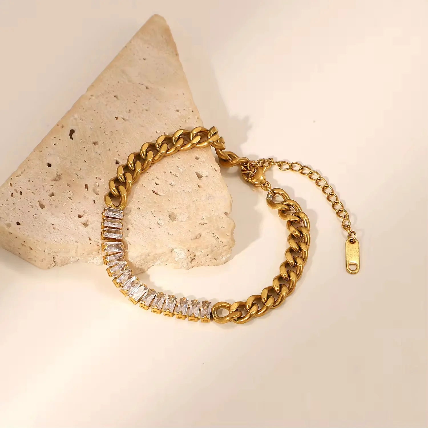 Minimal Gold Plated Anti-Tarnish Bracelet
